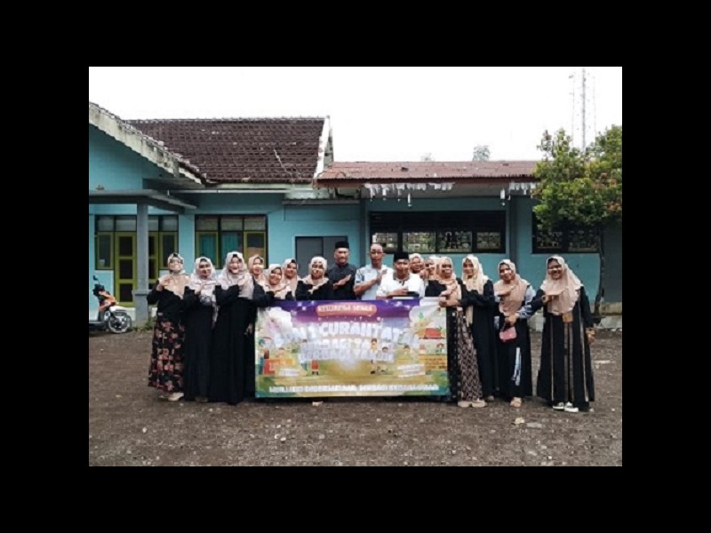 Sinergi SDN 1 Curahtatal: Guru, Komite, dan Paguyuban Bagikan Takjil Gratis
