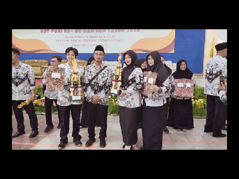 Harumkan Nama Sekolah, Guru SDN 1 Curahtatal Raih Juara 1 Bulutangkis Tingkat Kabupaten